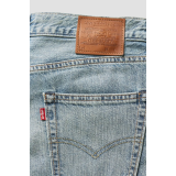 Образ с джинсами Levi's 568 Loose Linen+ Denim At The Laundromat на летней прогулке 2026