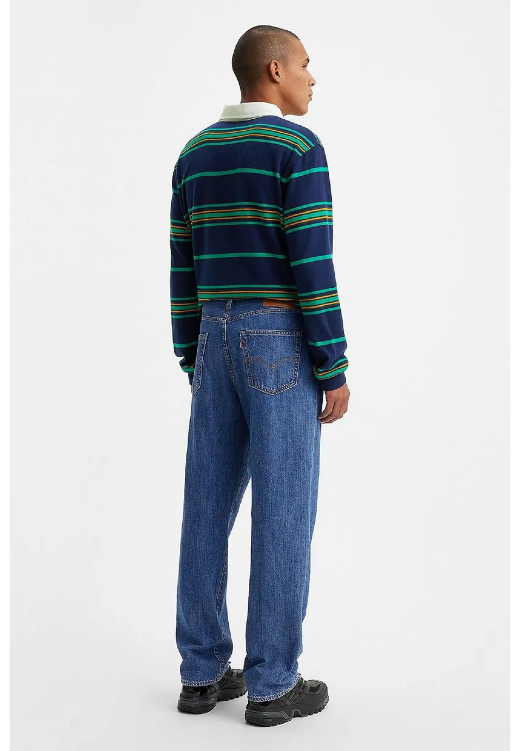 Outfit with Levi's 568 Loose Linen+ Denim Jeans Tailored Scholar on summer walk 2026