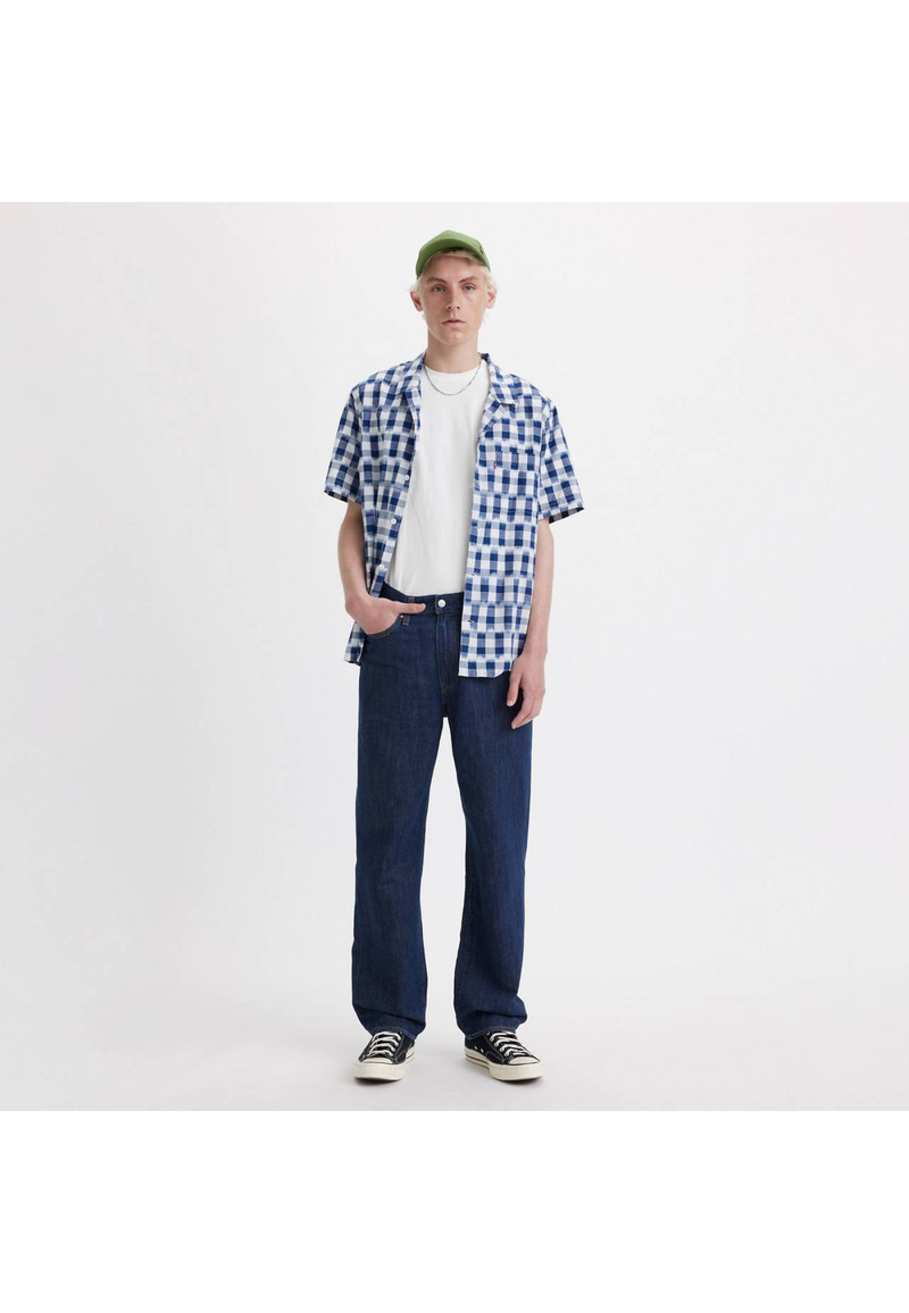 Outfit with Levi's 568 Loose Linen+ Denim Jeans Big Cap Lightweight Dark Wash on summer walk 2026