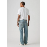 Образ з джинсами Levi's 565 Loose Straight Mellow Mornings та кросівками для активного стилю 2026