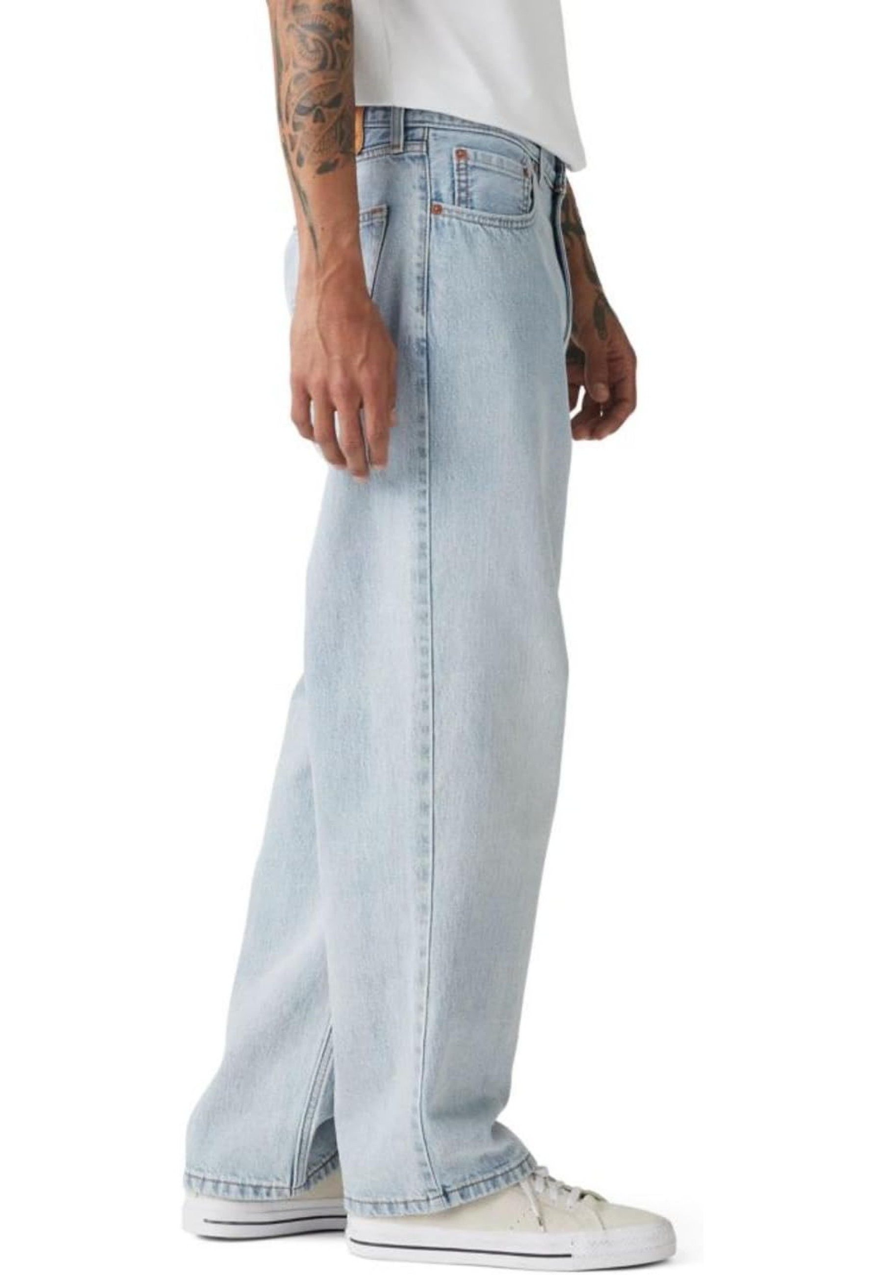 Чоловічі джинси Levi's 578 Baggy Fit у кольорі Bag Secured з oversize футболкою та кросівками