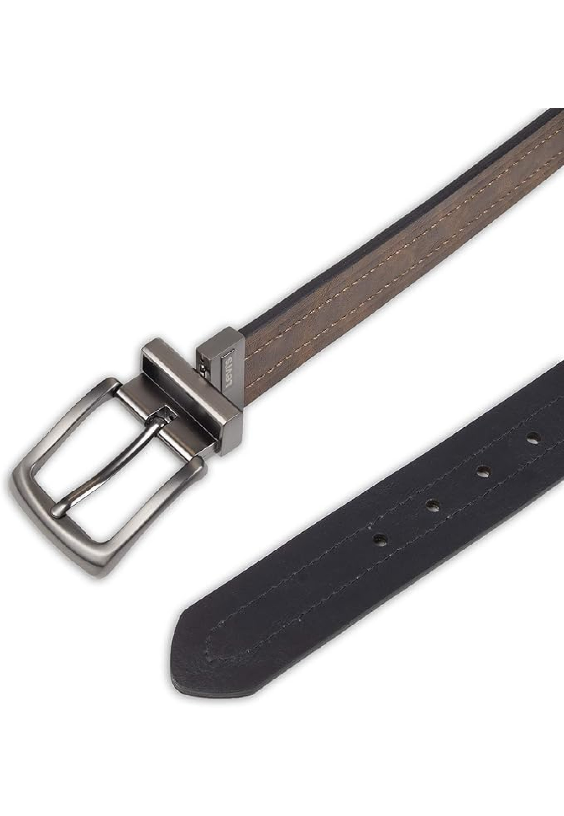 Outfit with Levi's Two-in-One Reversible Belt Black/Tan and jeans for versatile 2026 style