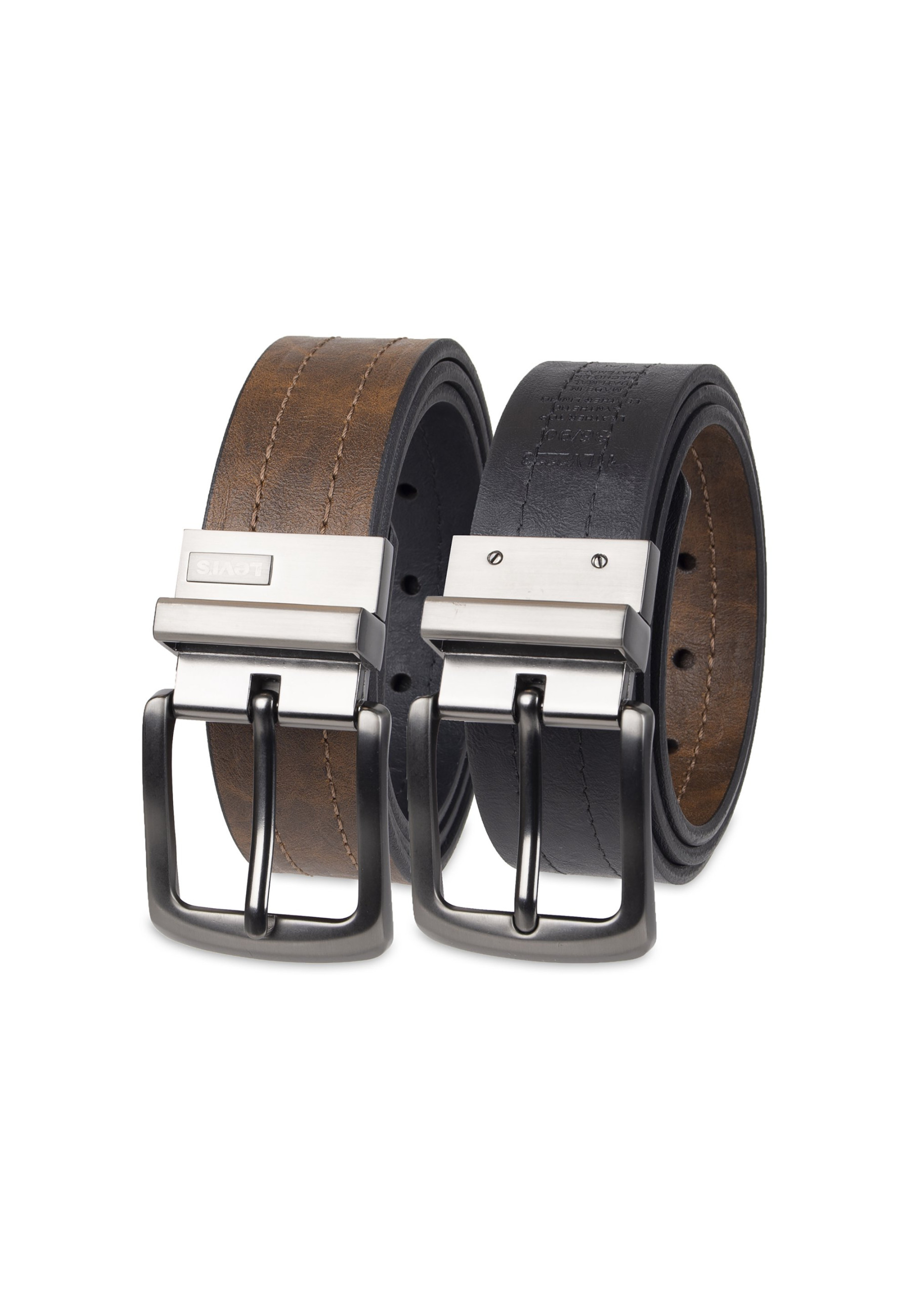 Outfit with Levi's Two-in-One Reversible Belt Black/Tan and jeans for versatile 2026 style