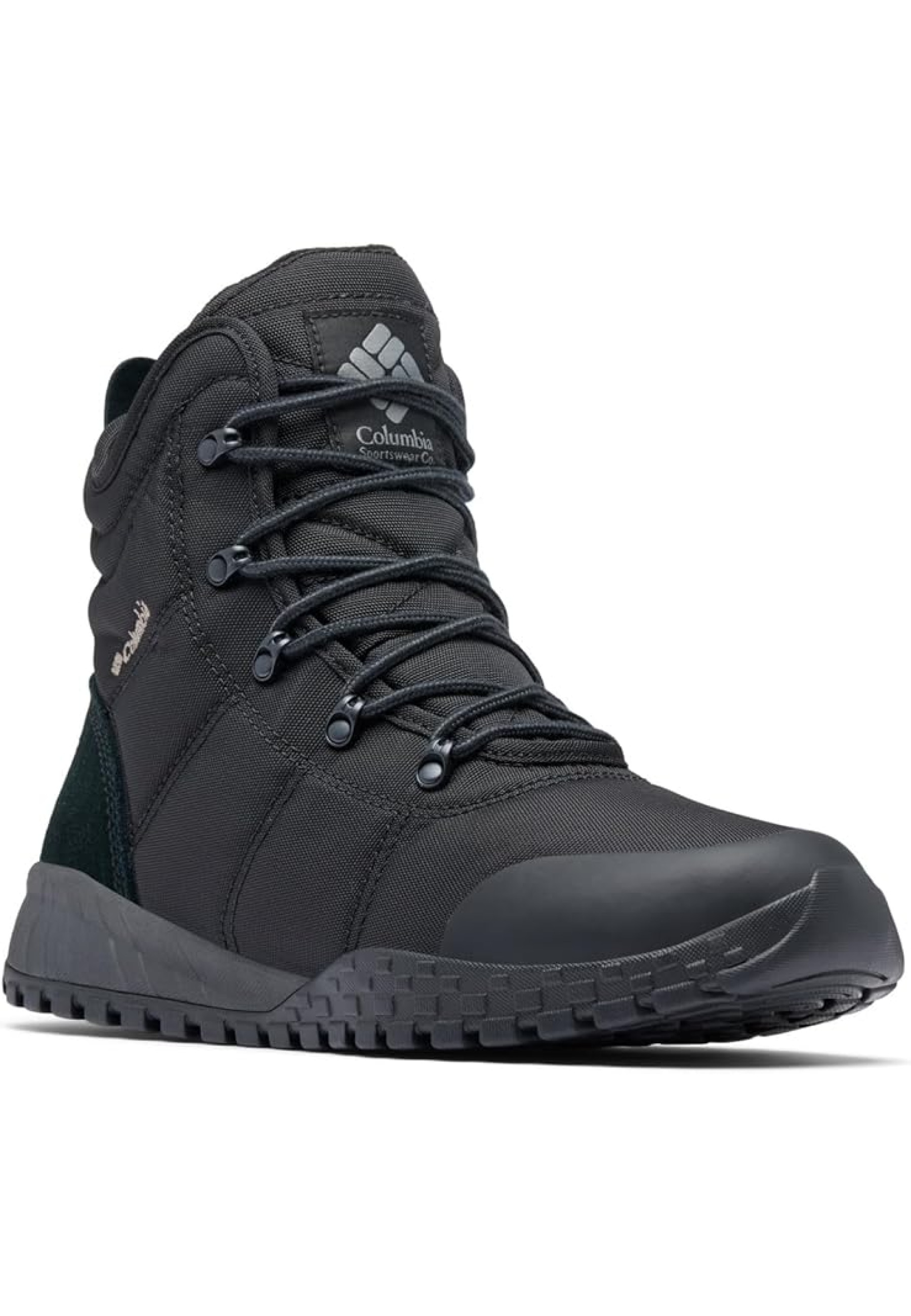 Образ с ботинками Columbia Fairbanks Omni-Heat Black/Titanium II на снегу и льду 2026