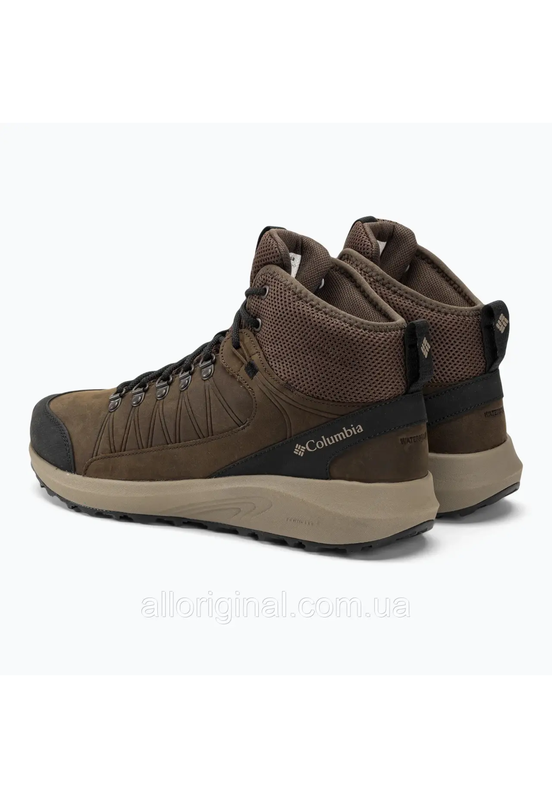 Outfit with Columbia Trailstorm Mid Waterproof Hiking Shoes Cordovan/Black and jeans for 2025 hiking