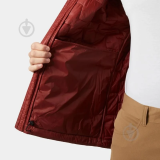 Зимний образ с курткой Helly Hansen LIFALOFT Hooded Insulator Mars Red и джинсами 2025
