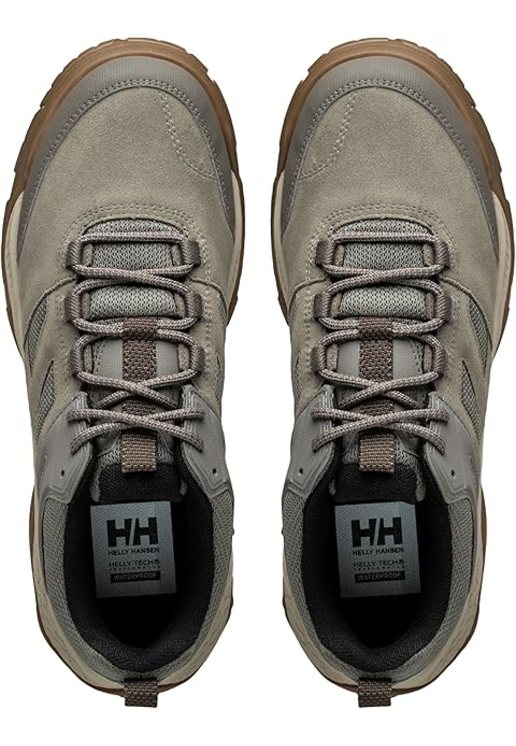Образ с кроссовками Helly Hansen Switchback Low 3 HT Fallen Rock на мокрой горной тропе 2026