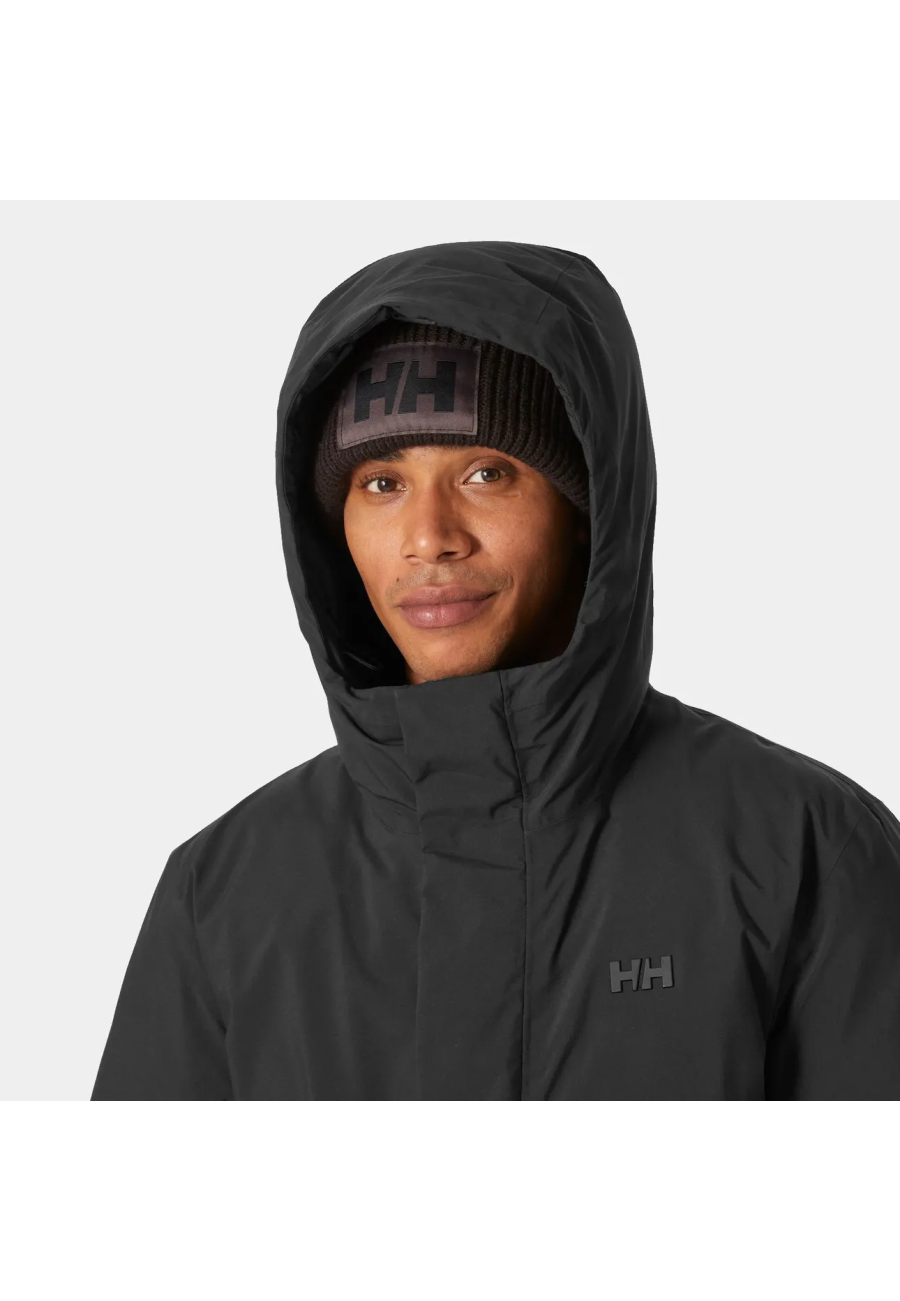 Образ с курткой Helly Hansen Urban Pro Helly Tech Down Coat Black и джинсами для урбан стиля 2026