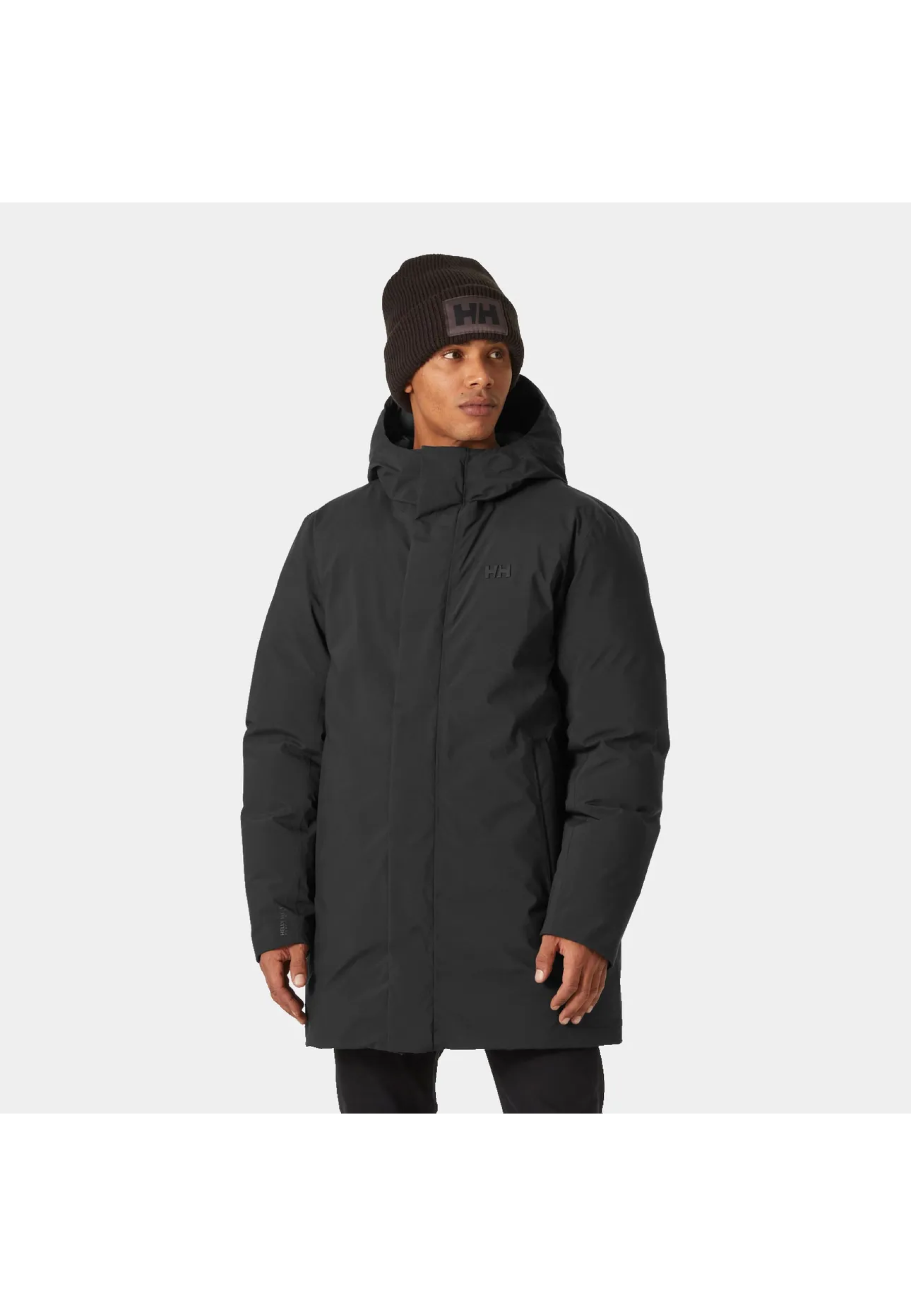 Образ с курткой Helly Hansen Urban Pro Helly Tech Down Coat Black и джинсами для урбан стиля 2026