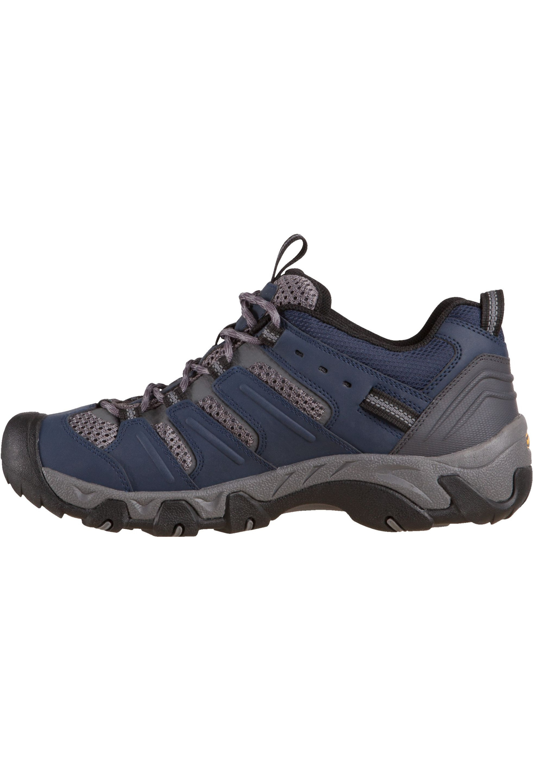 Образ з кросівками KEEN Koven WP Men Blue/Grey та джинсами для активного стилю 2026