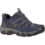 Образ з кросівками KEEN Koven WP Men Blue/Grey та джинсами для активного стилю 2026