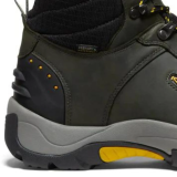 Hiking outfit with KEEN Revel III Mid Waterproof Magnet/Tawny Olive boots in mountains 2026