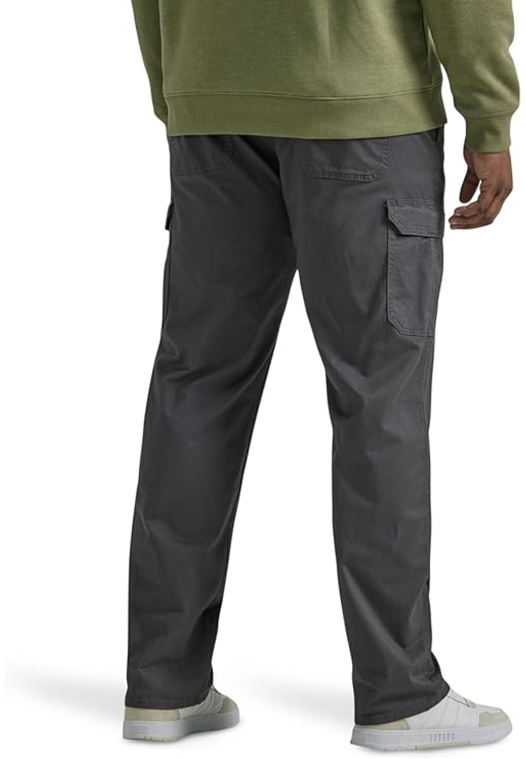 Образ с брюками LEE Extreme Motion Twill Cargo Pant Charcoal и кроссовками для активного стиля 2026