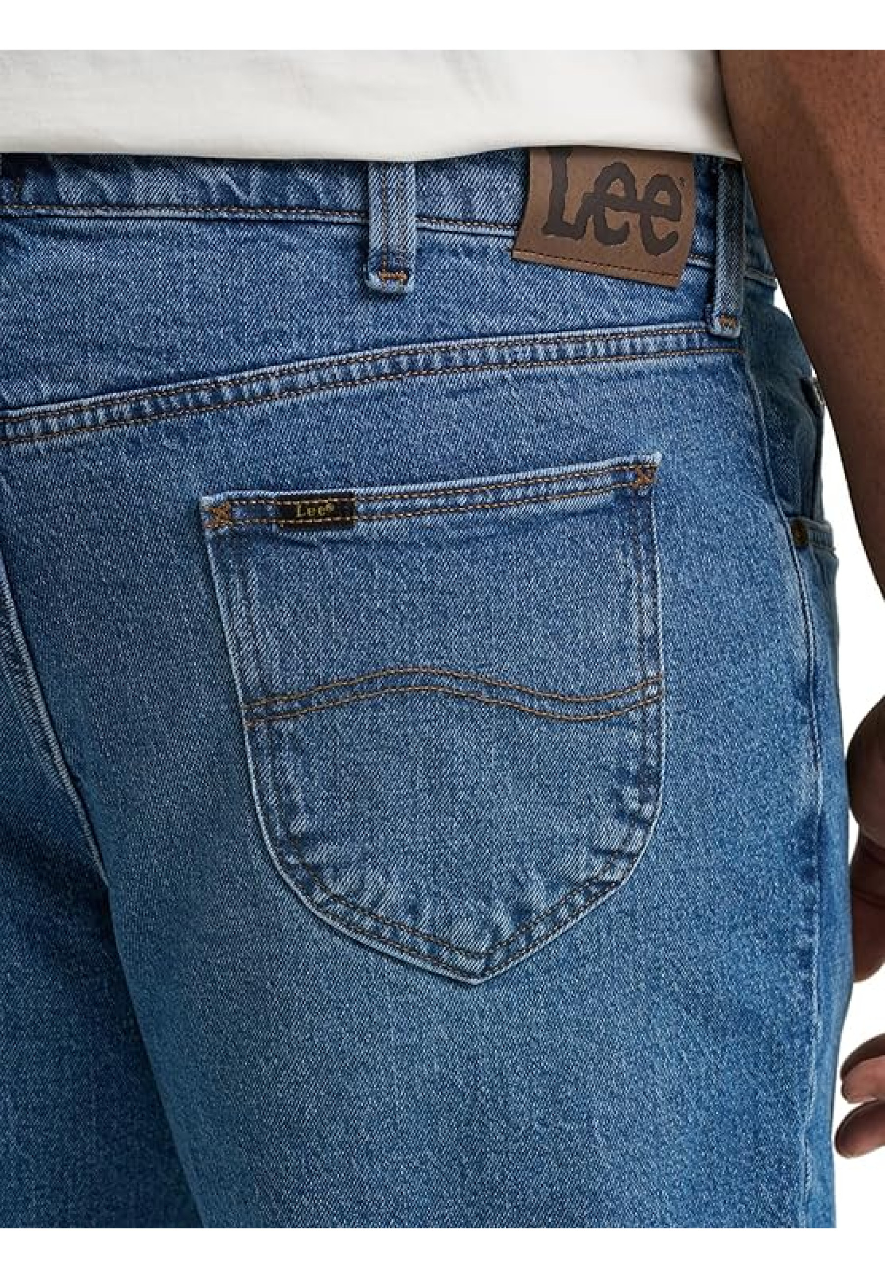 Lee Men's Legendary Regular Straight Jean Henderson in casual everyday look