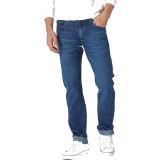 Outfit with Lee Legendary Slim Straight Indy jeans and shoes 2025
