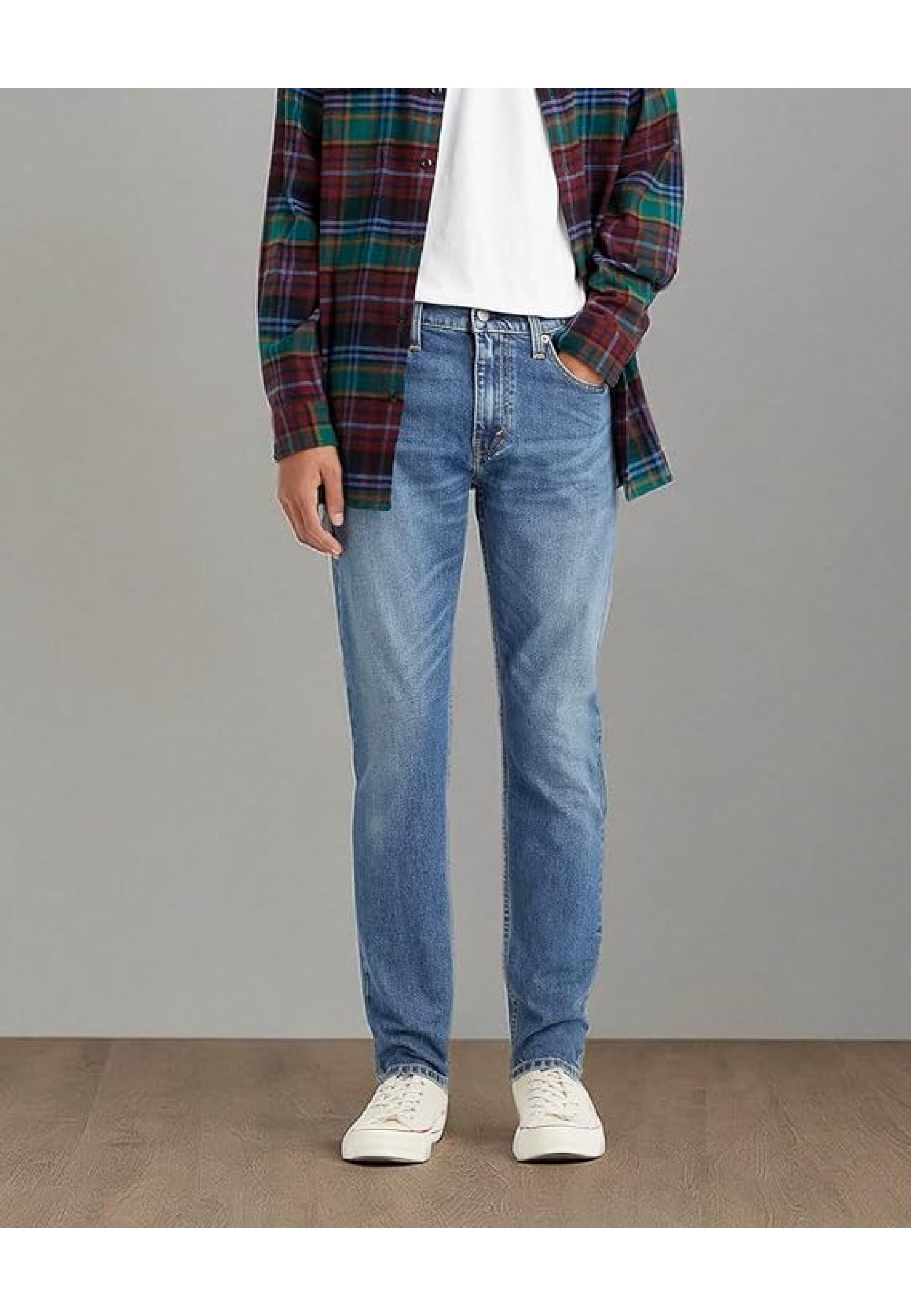 Образ з джинсами Levi's 512 Slim Taper Fit Just Kickin' It на міській прогулянці 2026