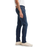 Чоловічі джинси Levi's 512 Slim Taper Red Haze Dark Wash у міському casual образі