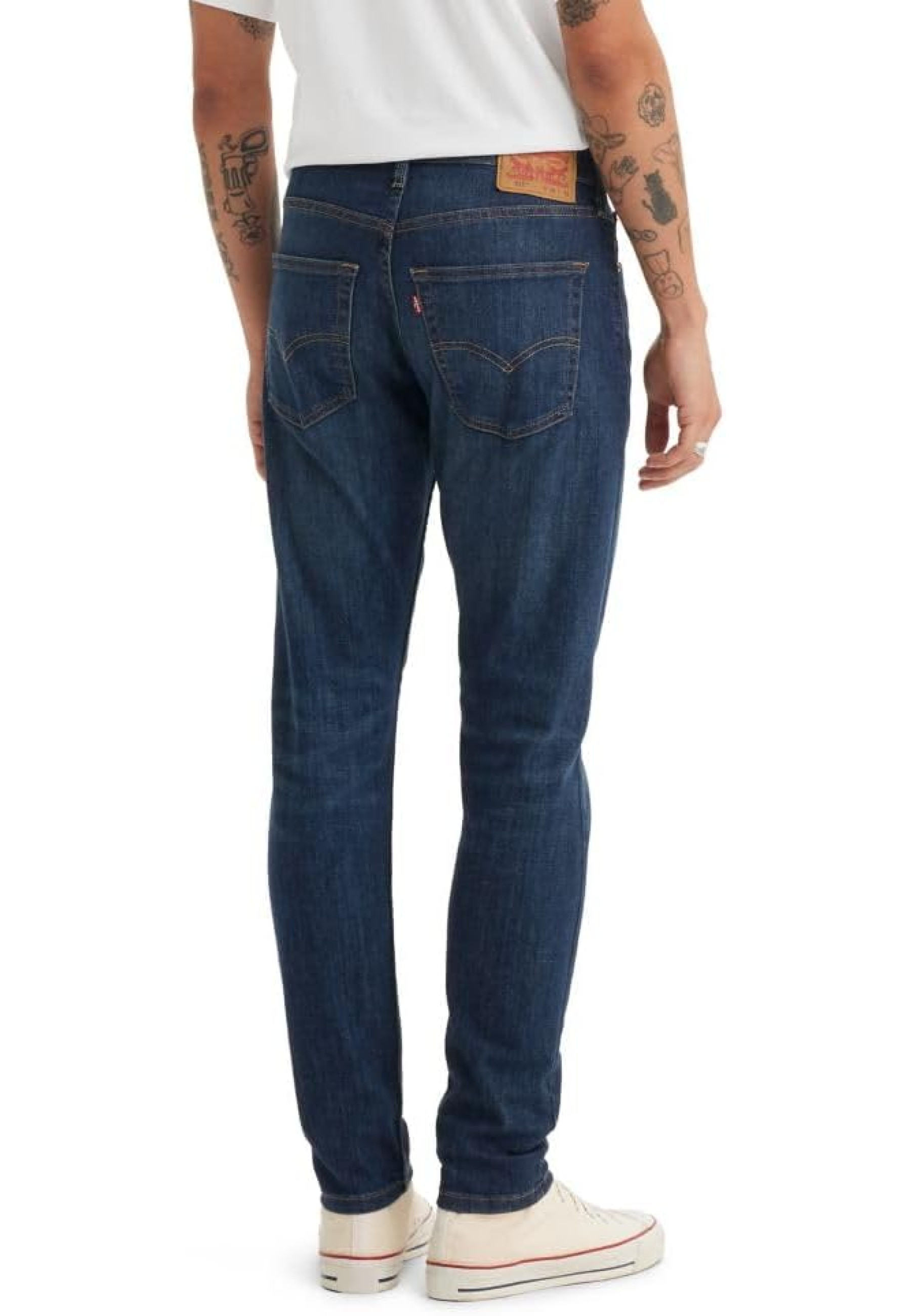 Чоловічі джинси Levi's 512 Slim Taper Red Haze Dark Wash у міському casual образі