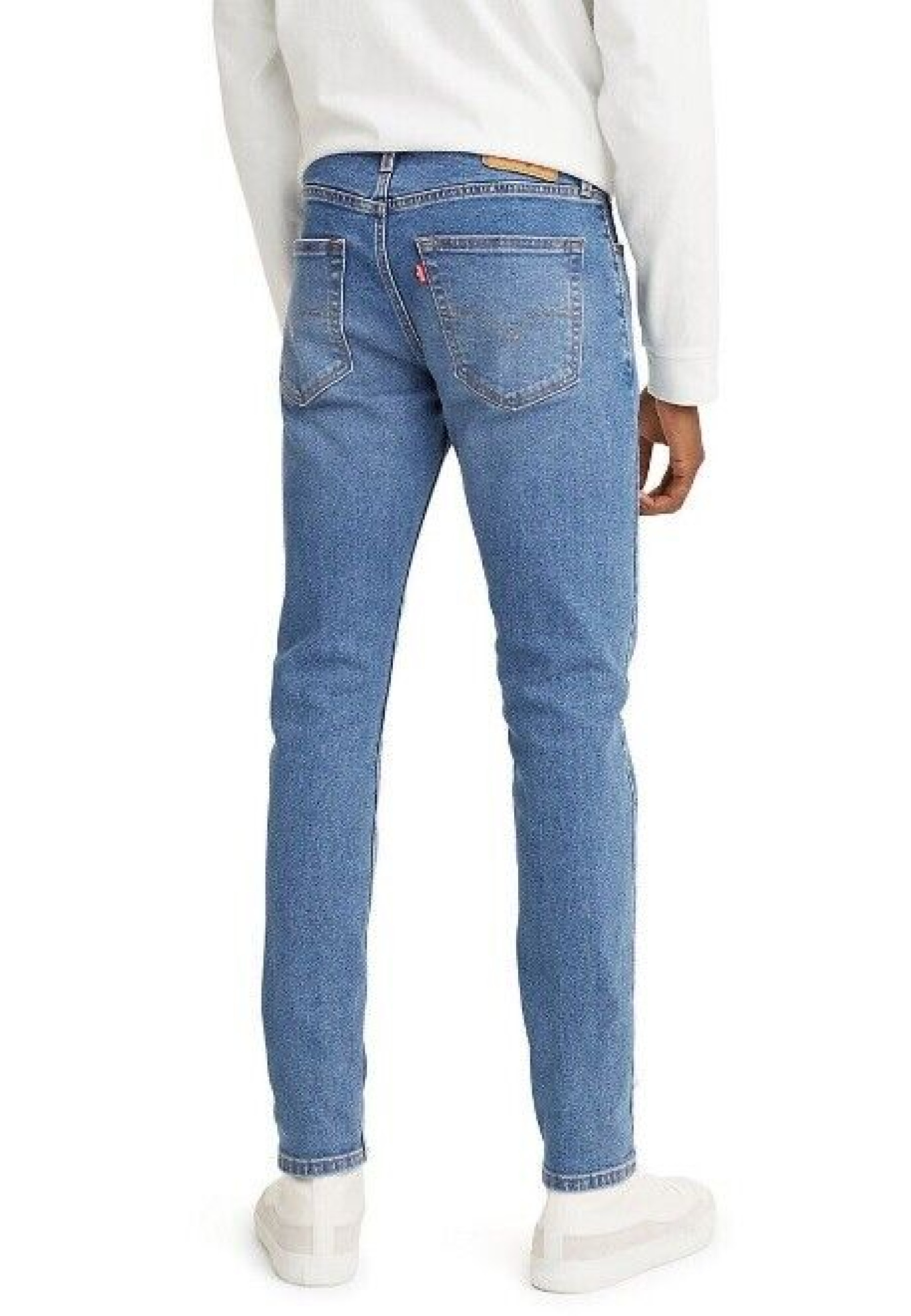 Образ з джинсами Levi's 512 Slim Taper Fit Kota Mid на міській прогулянці 2026