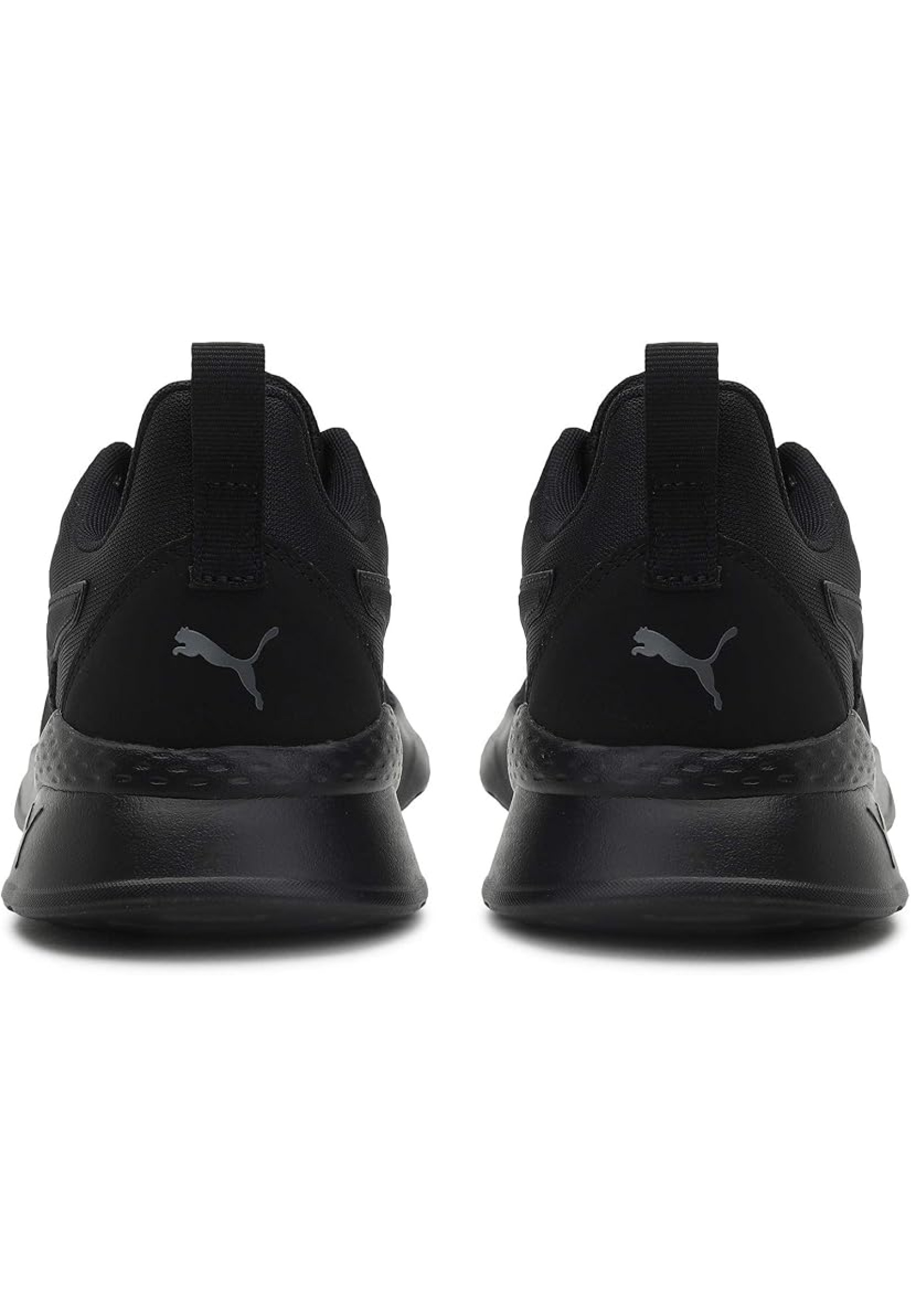 Образ з кросівками PUMA Anzarun Trainers Black на щоденній прогулянці 2026