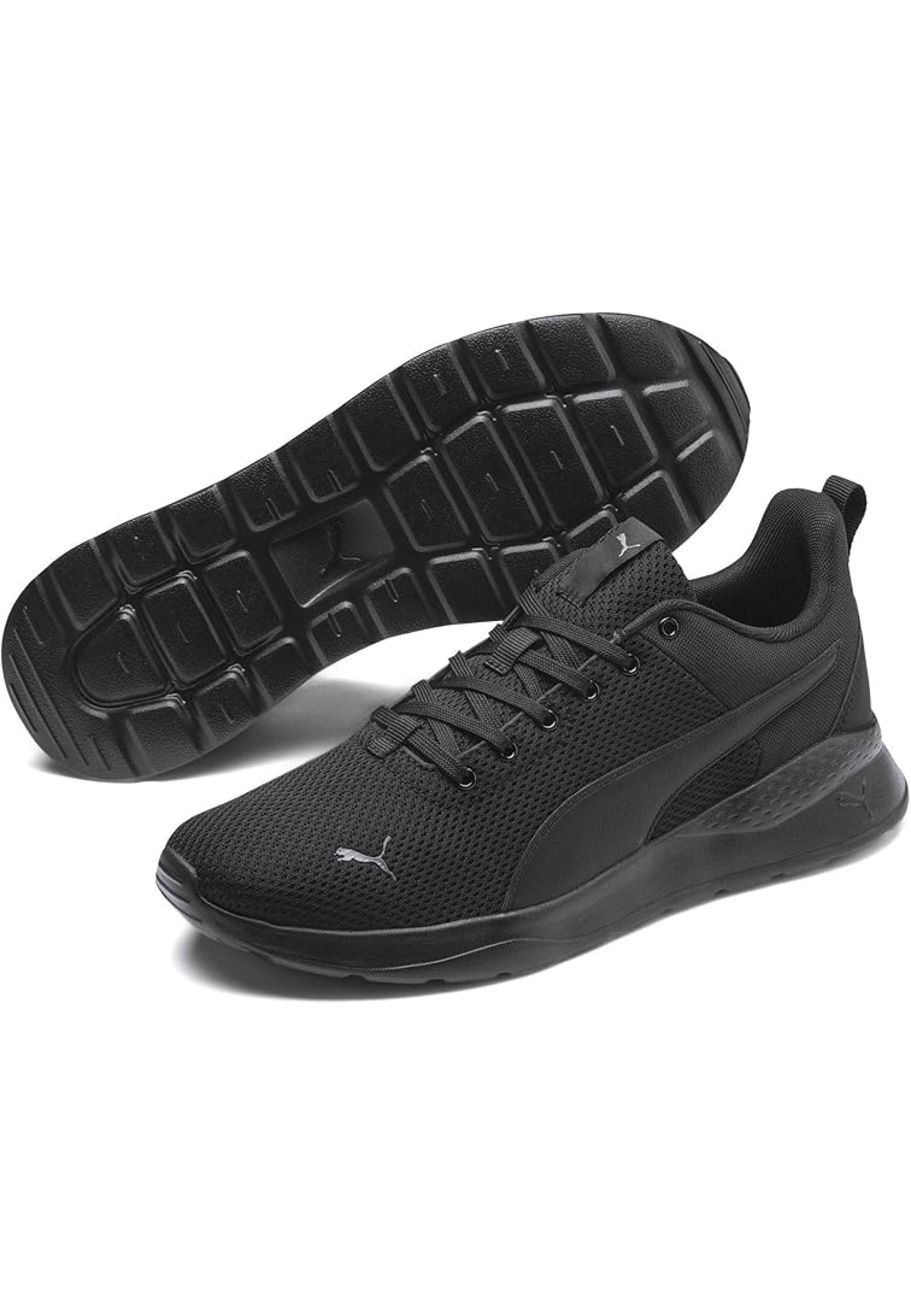 Образ з кросівками PUMA Anzarun Trainers Black на щоденній прогулянці 2026