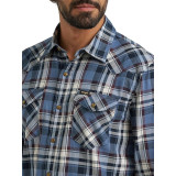 Wrangler Iconic Denim Regular Fit Snap Shirt Midnight Navy in casual outfit