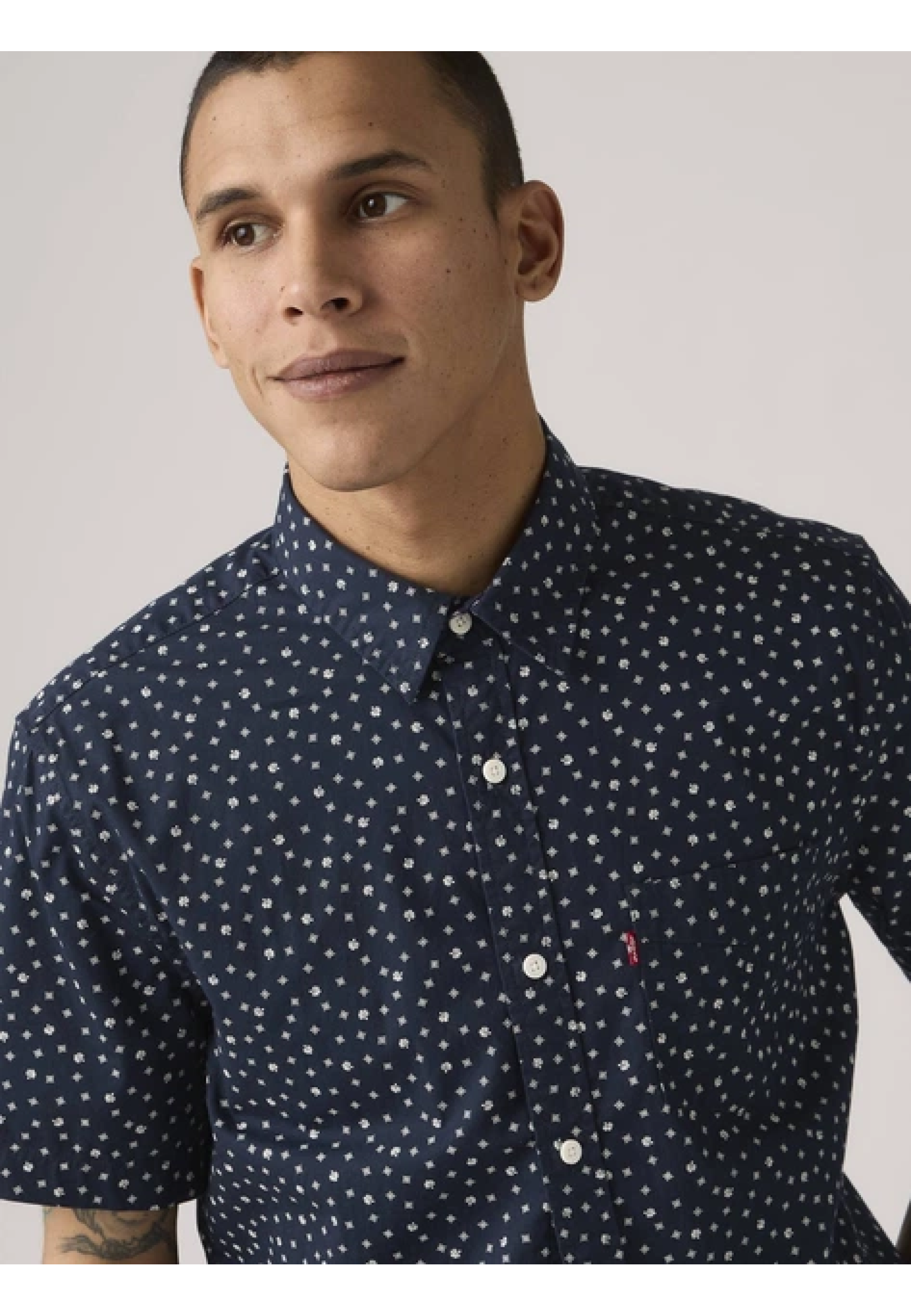 Мужская сорочка Levi's Short-sleeve Classic Standard Fit Kieran Geo Print Navy Blazer - Blue в casual образе