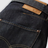 Образ с джинсовыми шортами Levi’s Twisted Baggy CAPRI Twist And Sew на летней прогулке 2026