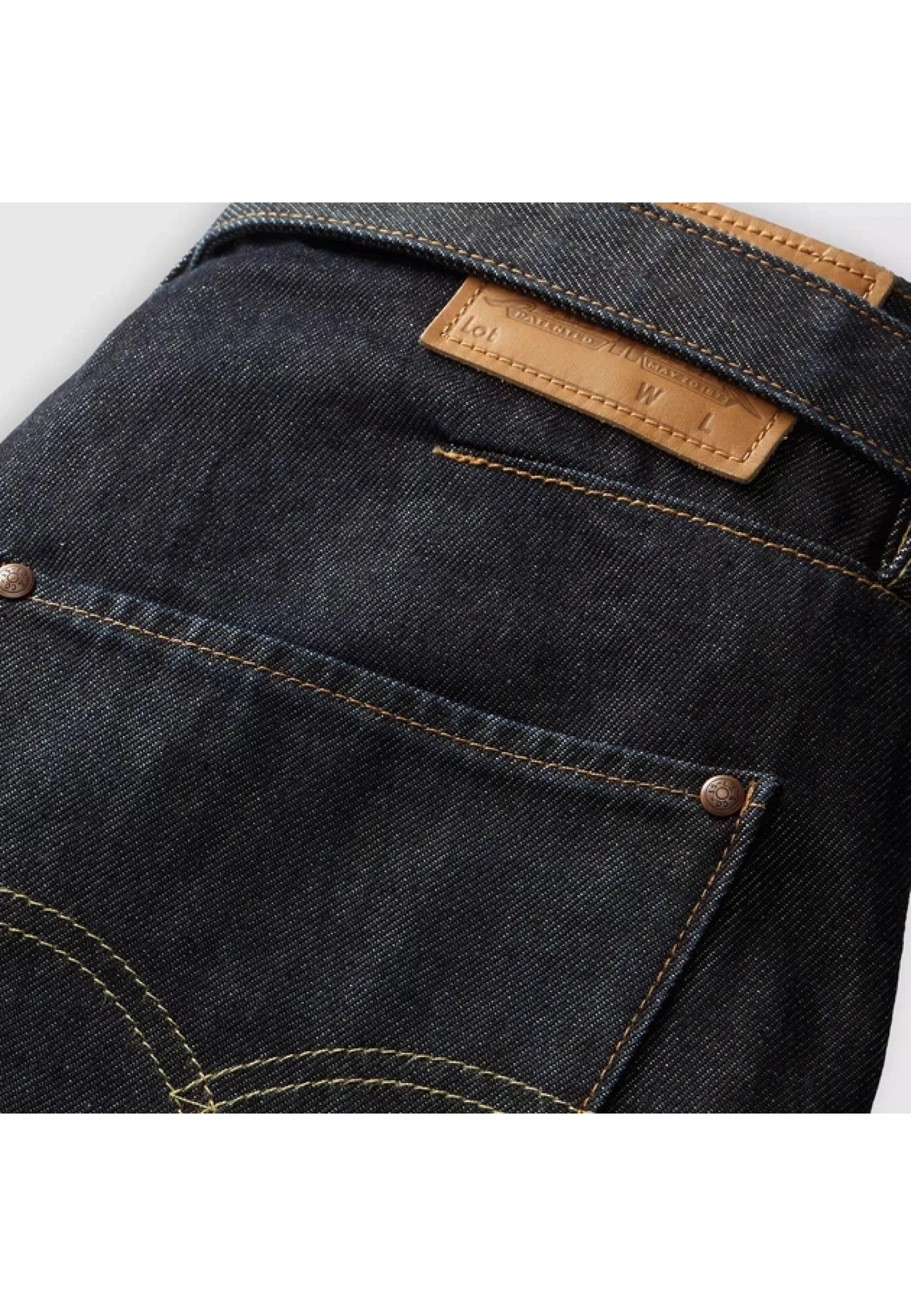 Образ с джинсовыми шортами Levi’s Twisted Baggy CAPRI Twist And Sew на летней прогулке 2026