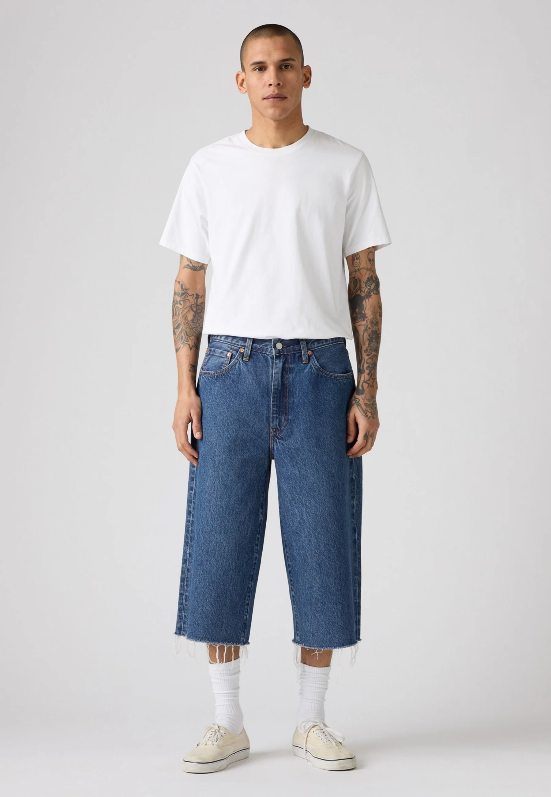 Образ с джинсовыми шортами Levi's 478 Baggy Capri Song Of The Year на летней прогулке 2026