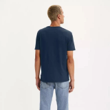 Образ з футболкою Levi's Classic Graphic T-shirt Buffalo Dress Blues та джинсами для активного стилю 2026