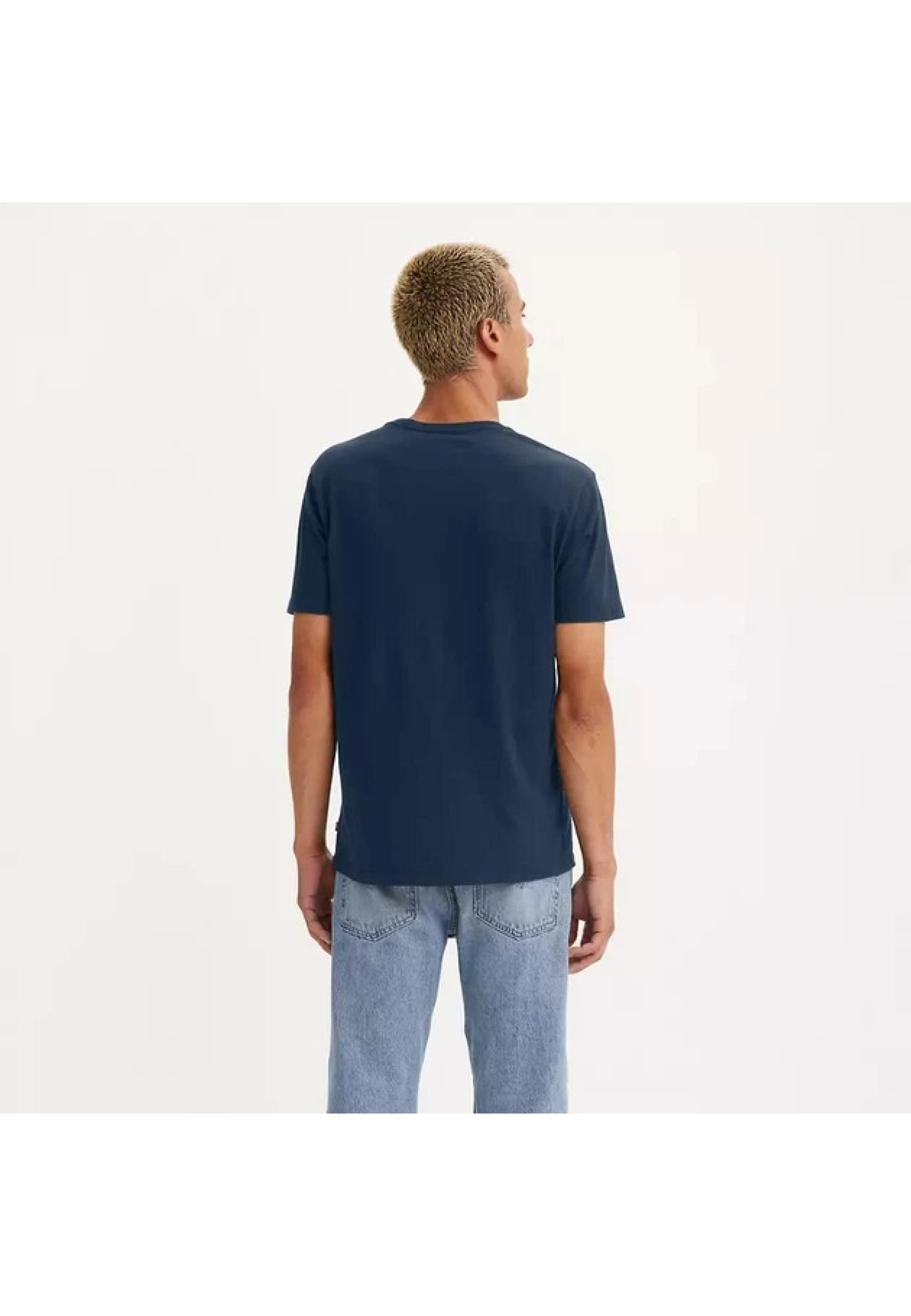 Образ з футболкою Levi's Classic Graphic T-shirt Buffalo Dress Blues та джинсами для активного стилю 2026