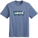 Мужчина в футболке Levi's Graphic Crewneck Tee Ssnl Core Vintage Indigo Blue с джинсами в повседневном образе 2026