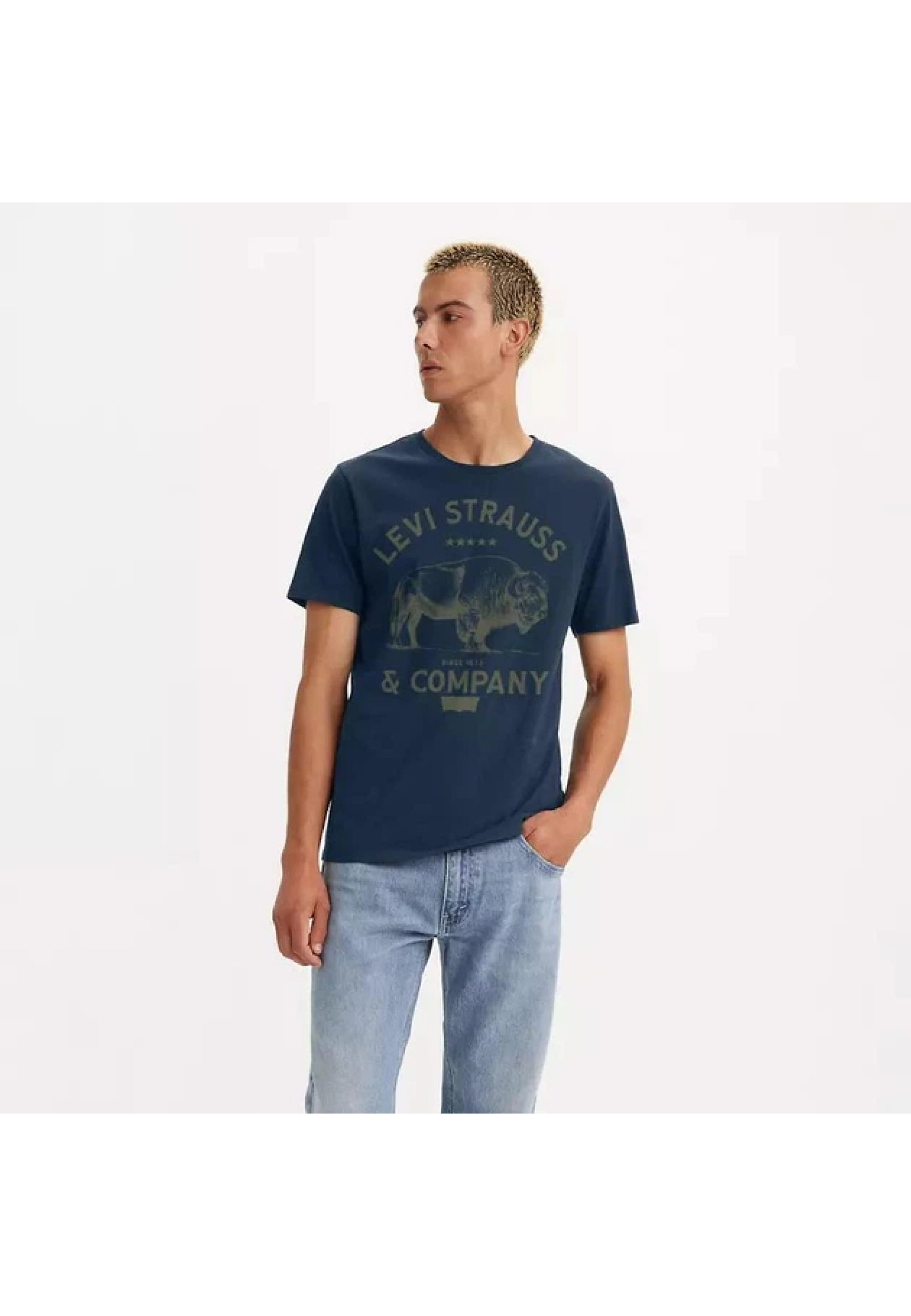 Образ з футболкою Levi's Classic Graphic T-shirt Buffalo Dress Blues та джинсами для активного стилю 2026