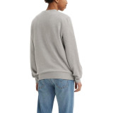 Чоловічий світшот Levi's Classic Housemark Crewneck Midtone Heather Grey Style #342570043 у шаруванні з джинсами для міського образу 2026
