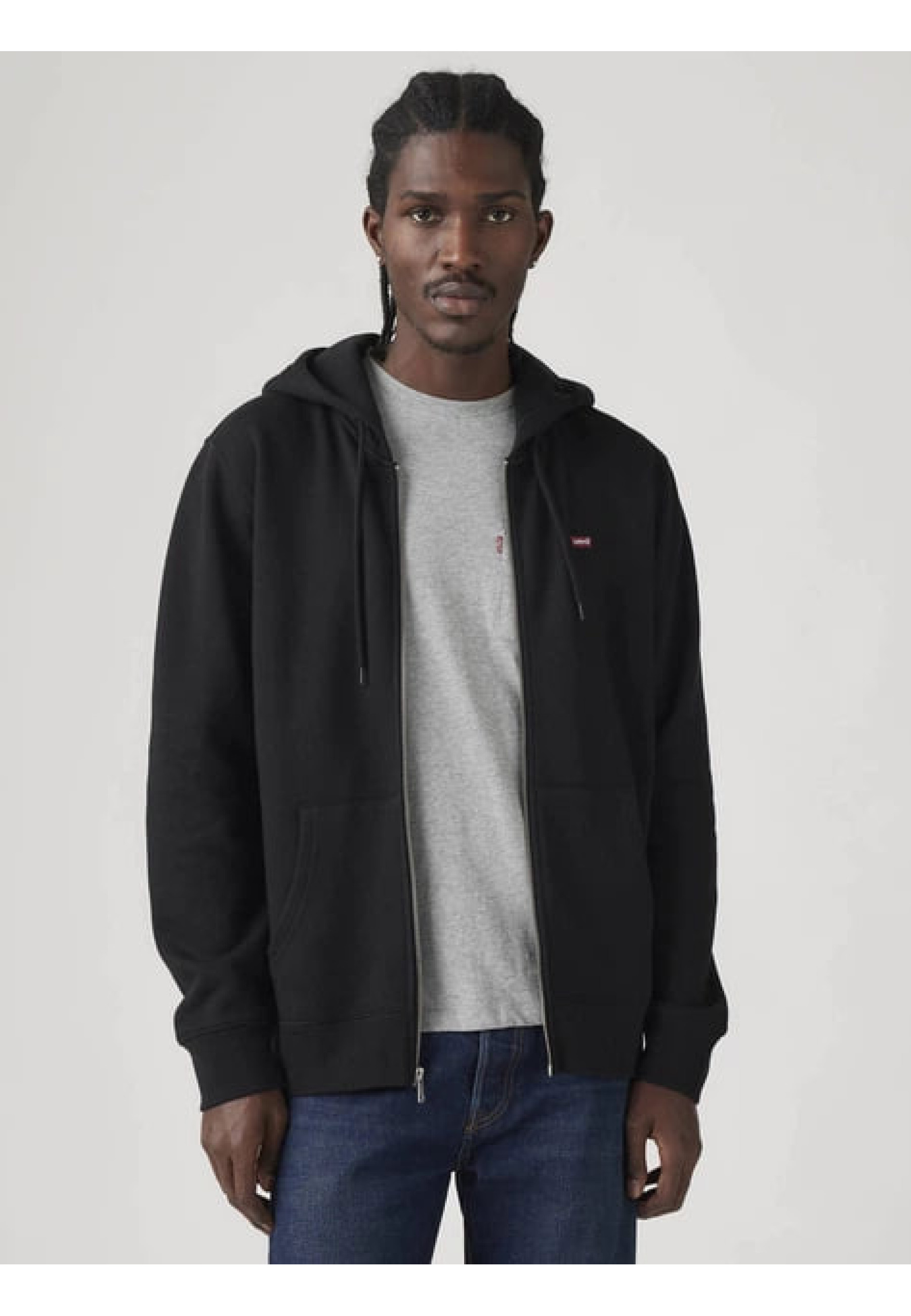 Чоловіча толстовка Levi's Zip-up Hoodie Mineral Black у повсякденному образі з джинсами