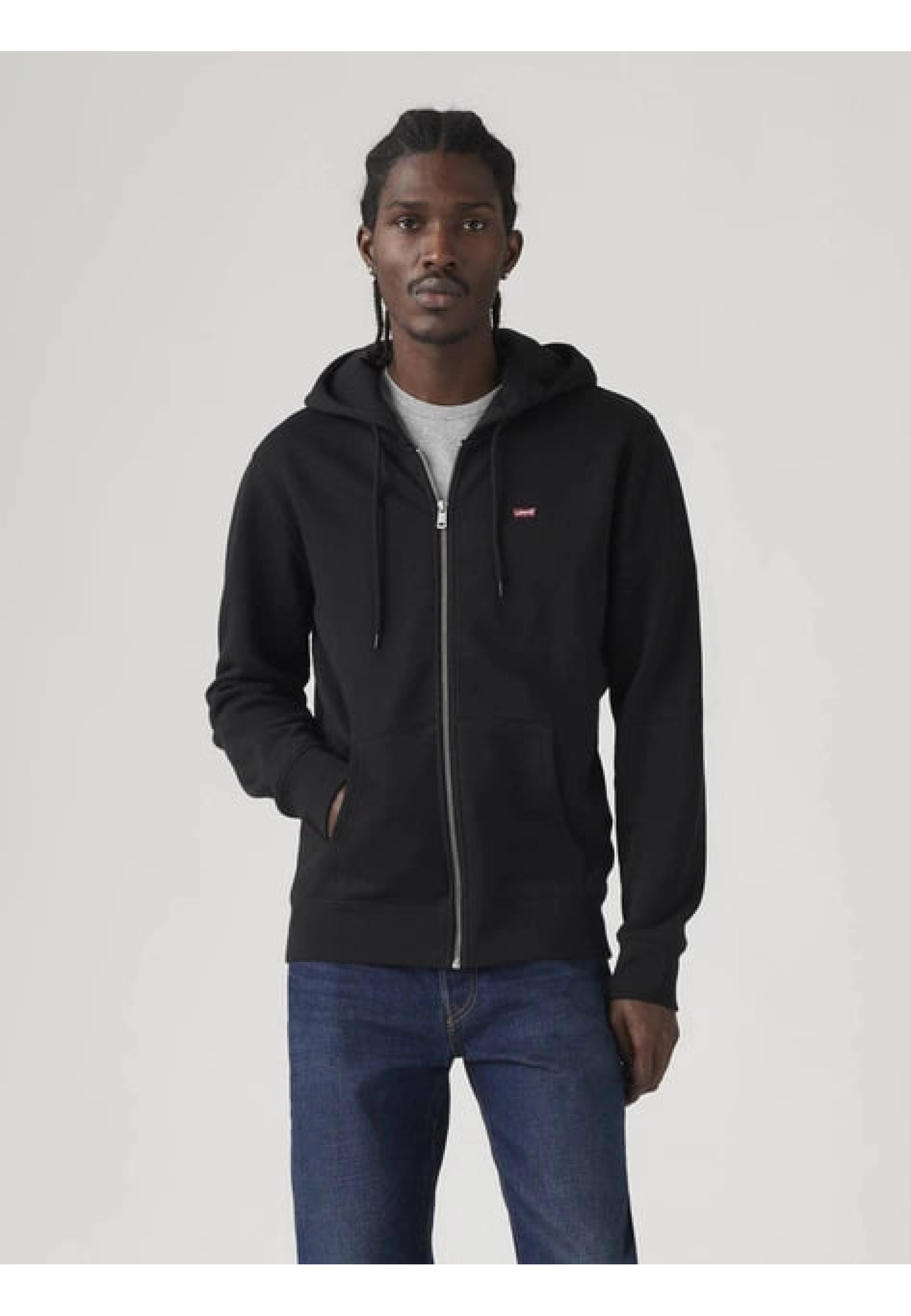 Чоловіча толстовка Levi's Zip-up Hoodie Mineral Black у повсякденному образі з джинсами