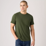 Чоловіча футболка Levi's Classic Pocket T-shirt Duffel Bag Green у повсякденному образі