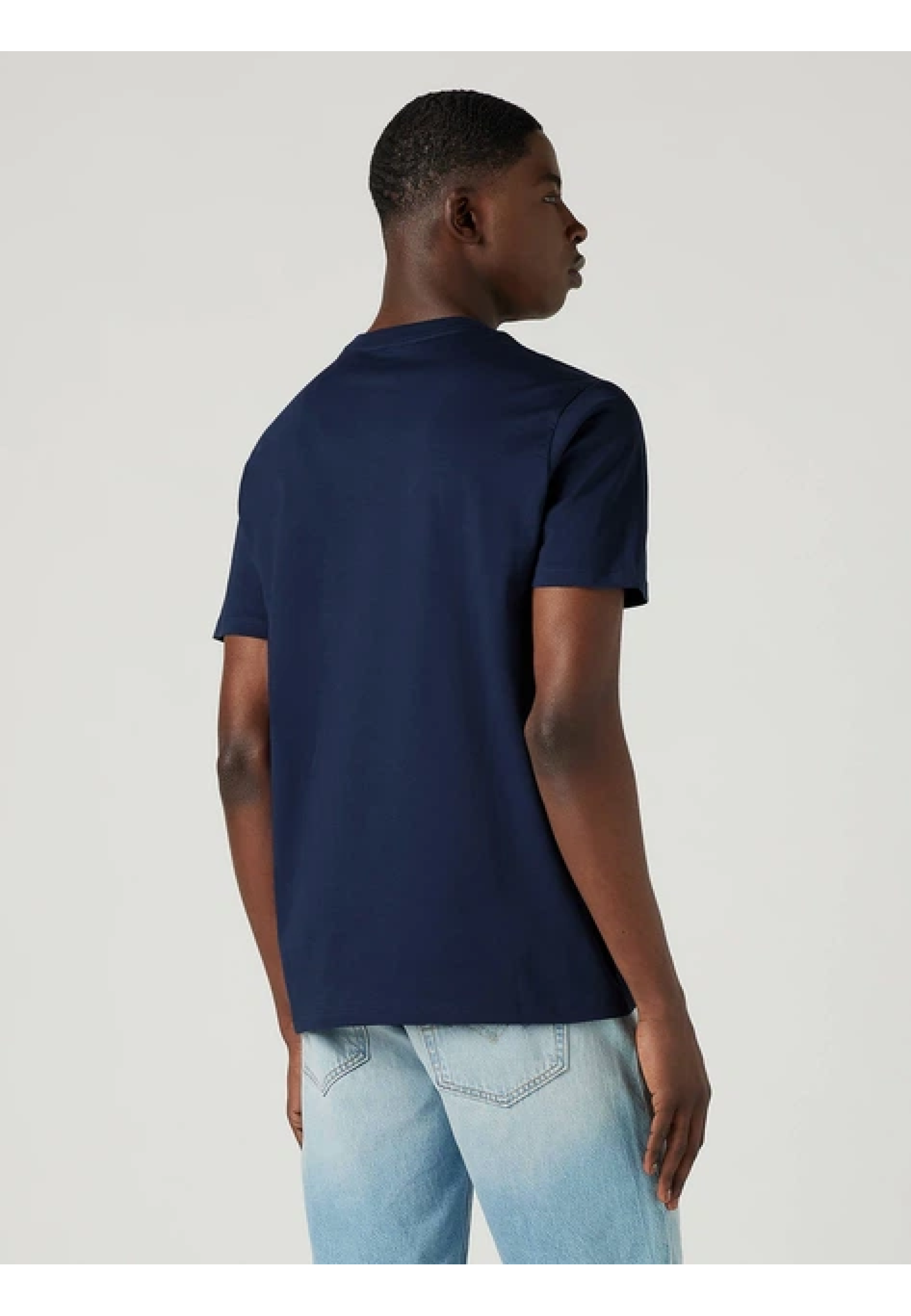 Чоловіча футболка Levi's Logo Classic T-shirt Dress Blues у повсякденному образі