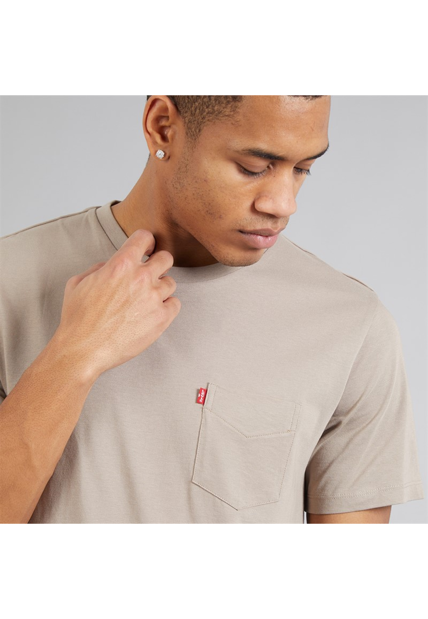Чоловіча футболка Levi's Classic Pocket T-shirt у кольорі Fungi White