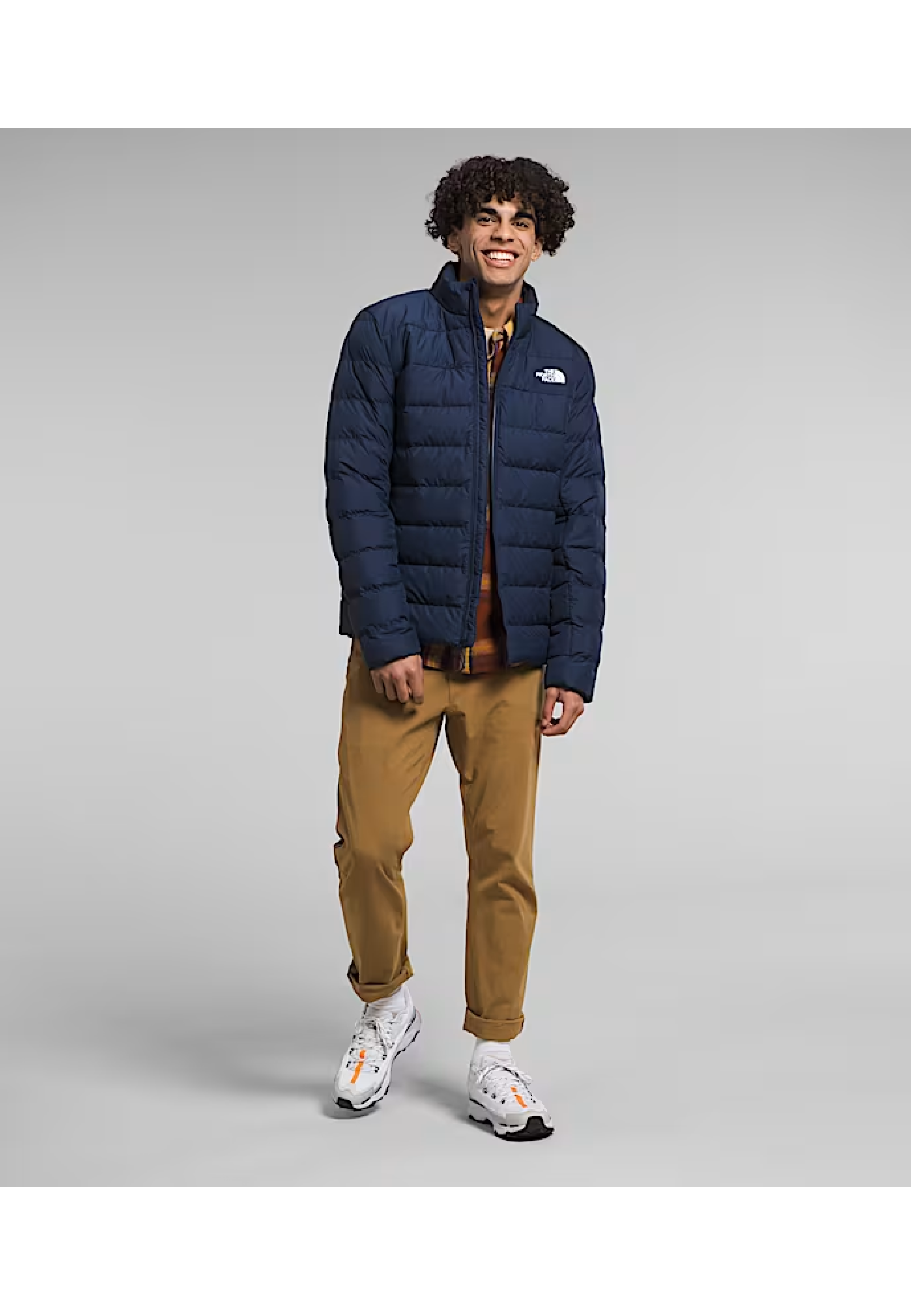 Чоловіча куртка The North Face Aconcagua III Summit Navy у міському зимовому образі