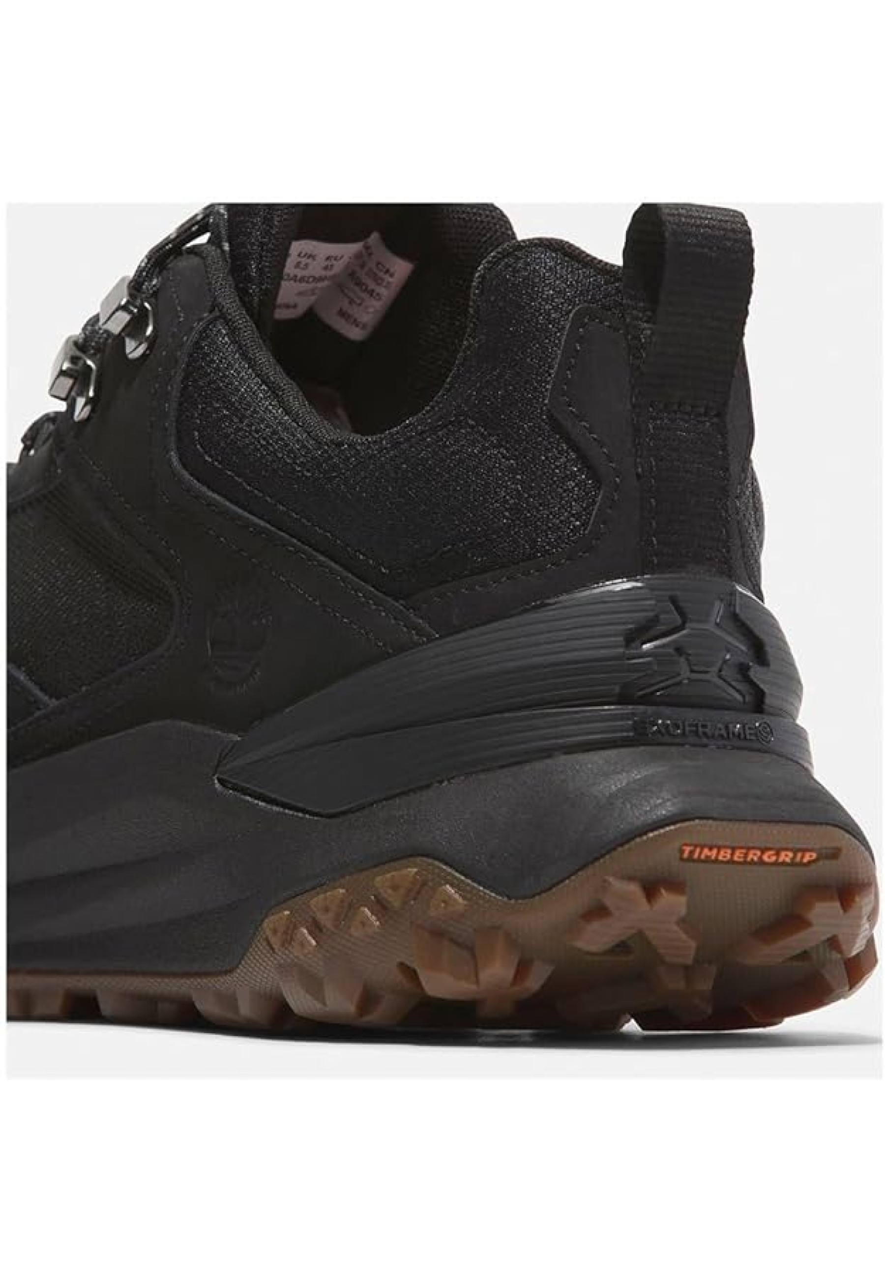 Образ з кросівками Timberland Motion Access Black Mesh на мокрій дорозі 2026