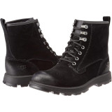 Чоловічі чоботи UGG Kirkson Fashion Boot Black Suede на моделі з джинсами великих розмірів 2026