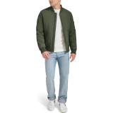 Чоловіча куртка Levi's Diamond Quilted Bomber Jacket Olive у міському образі