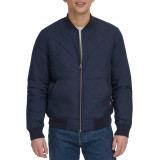 Чоловіча куртка Levi's Diamond Quilted Bomber Jacket Navy Patch Pocket у міському образі