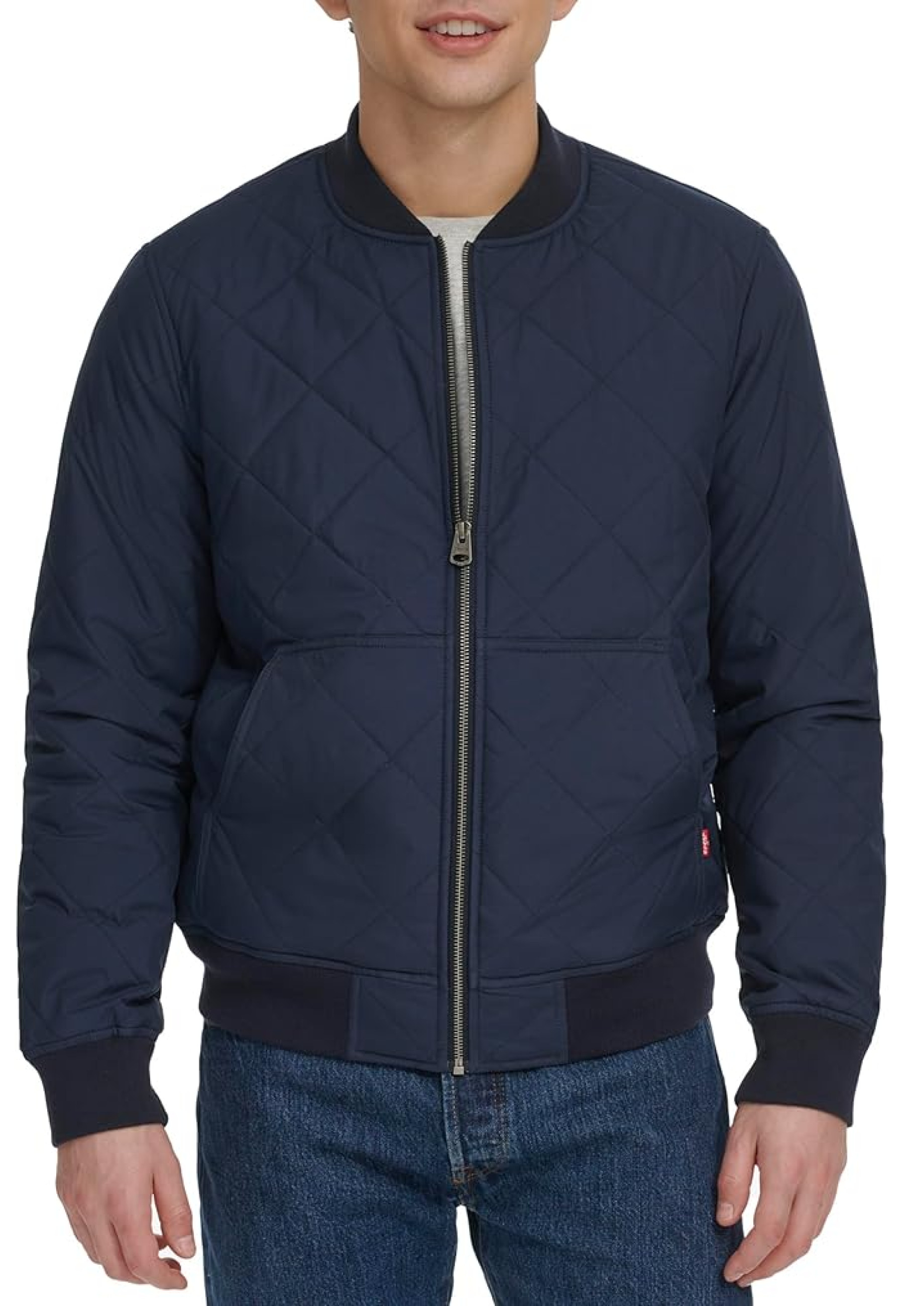 Чоловіча куртка Levi's Diamond Quilted Bomber Jacket Navy Patch Pocket у міському образі