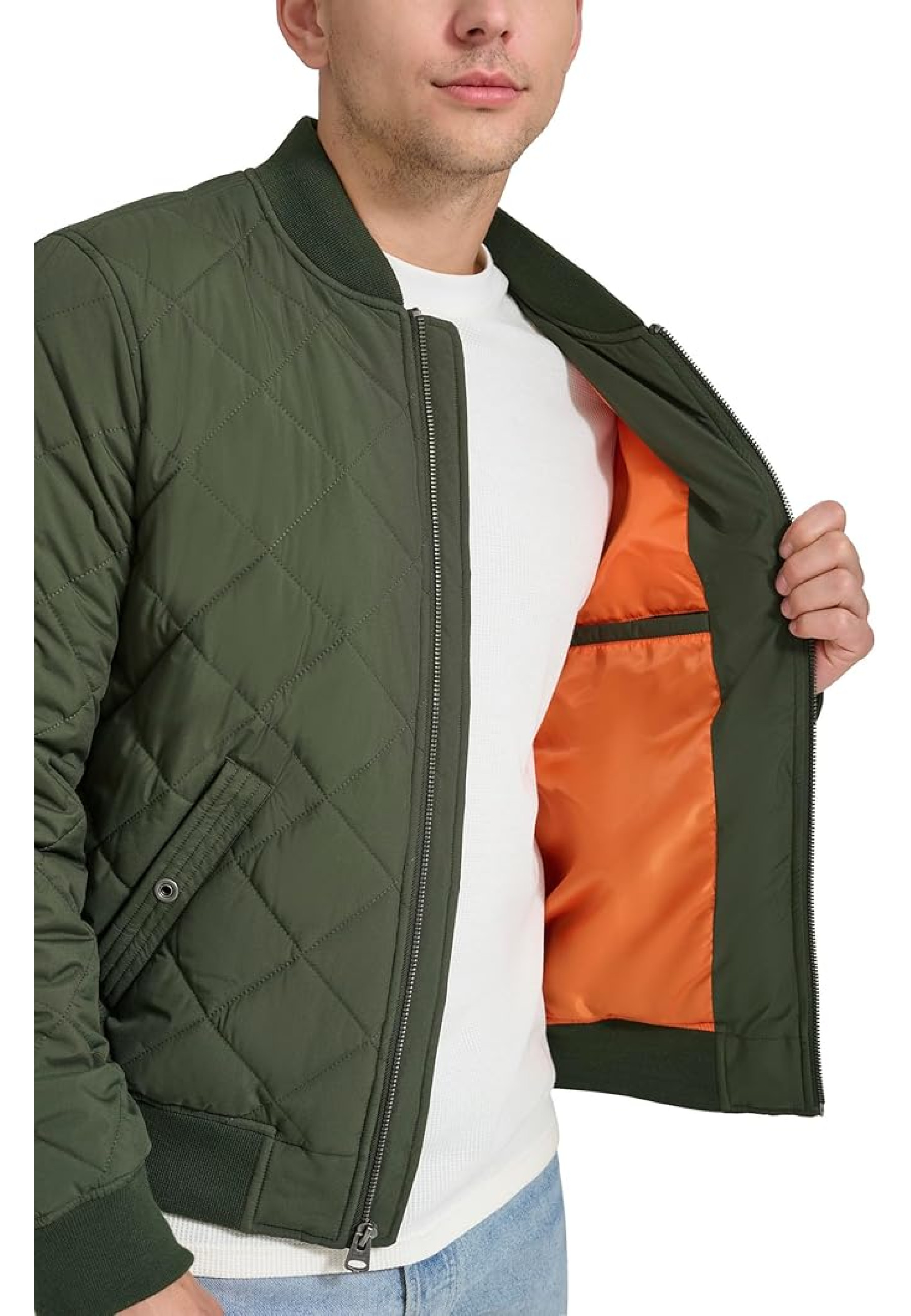 Чоловіча куртка Levi's Diamond Quilted Bomber Jacket Olive у міському образі
