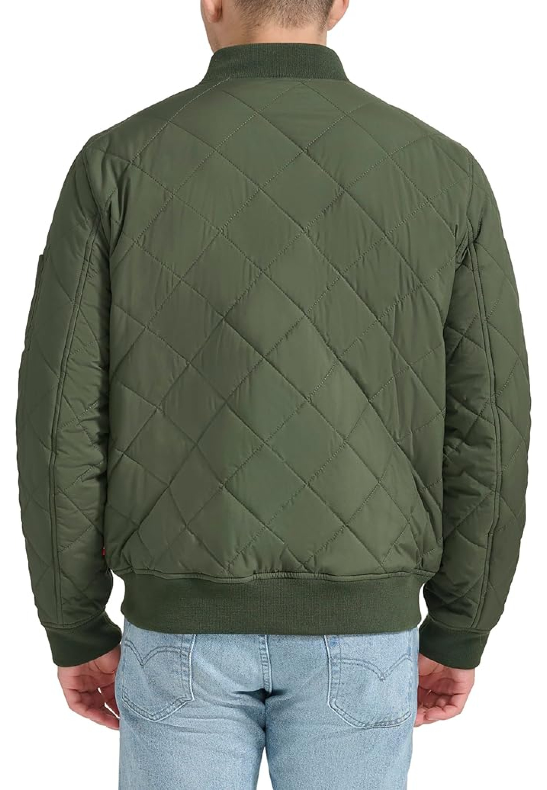 Чоловіча куртка Levi's Diamond Quilted Bomber Jacket Olive у міському образі