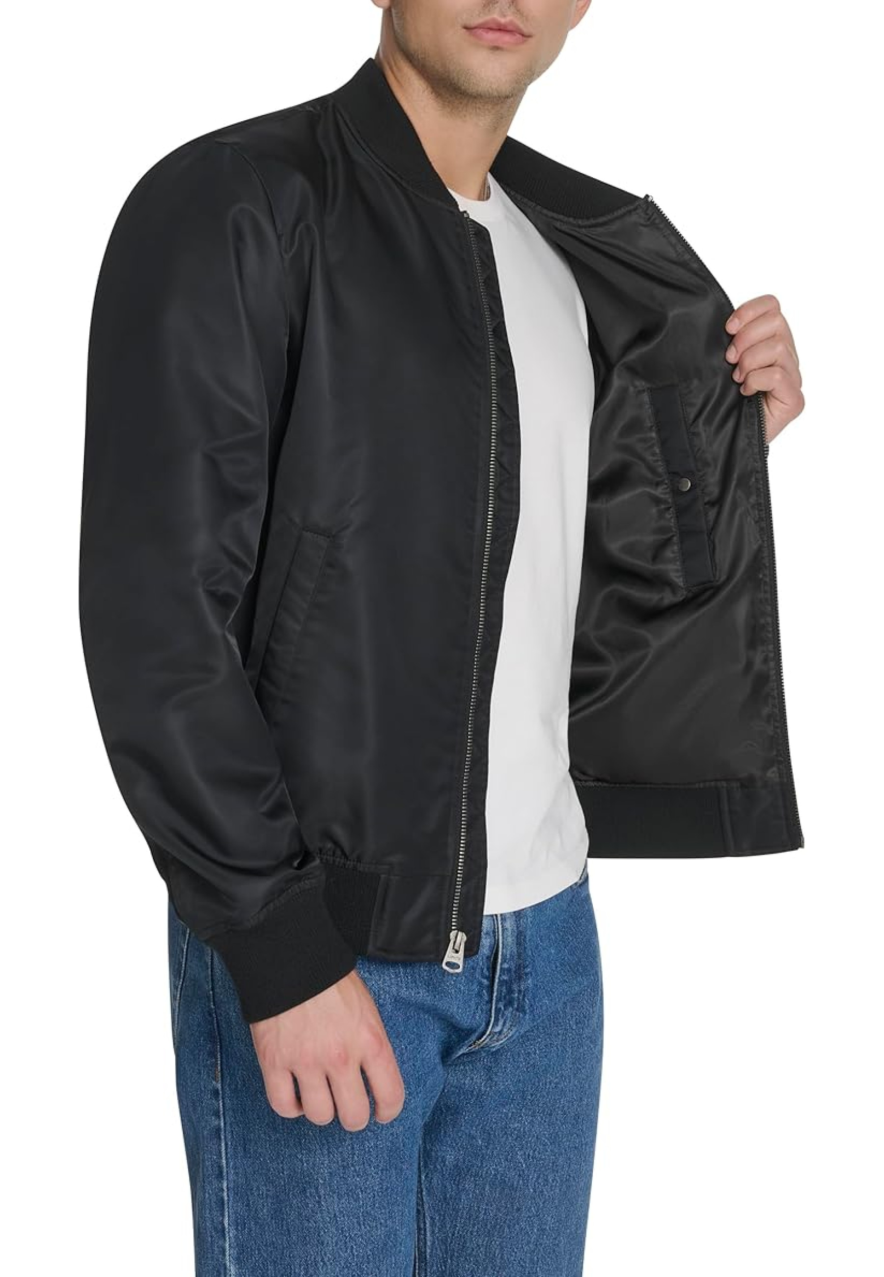 Мужской бомбер Levi's MA-1 Flight Satin Unfilled Black Classic в уличном образе