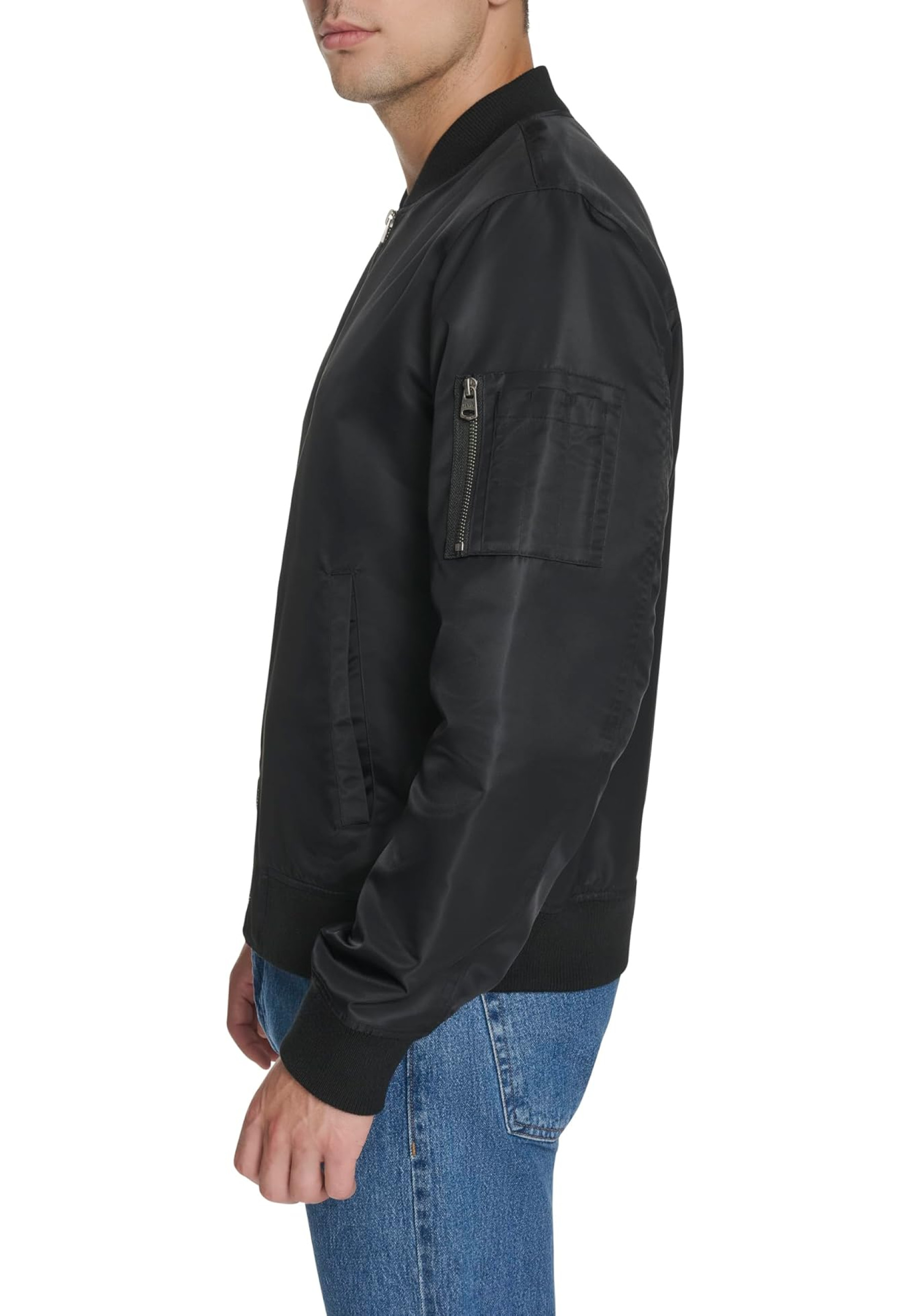 Мужской бомбер Levi's MA-1 Flight Satin Unfilled Black Classic в уличном образе